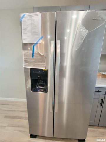 306 Bible Street, Flora, IL 62839