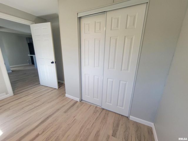 306 Bible Street, Flora, IL 62839