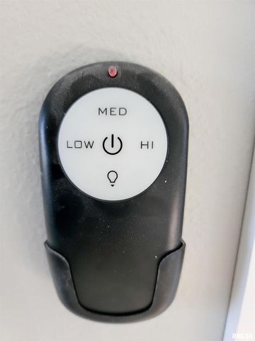 306 Bible Street, Flora, IL 62839