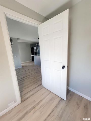 306 Bible Street, Flora, IL 62839