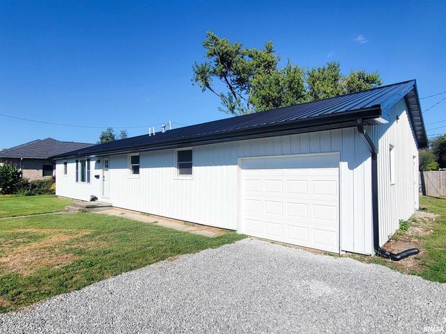 306 Bible Street, Flora, IL 62839