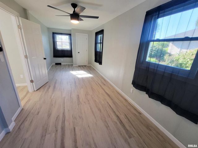 306 Bible Street, Flora, IL 62839