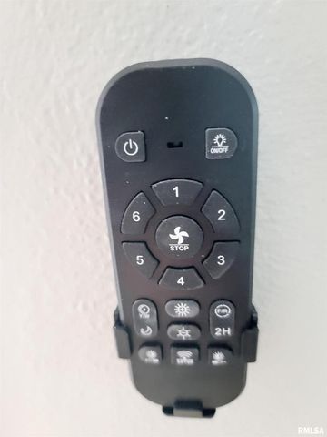 306 Bible Street, Flora, IL 62839