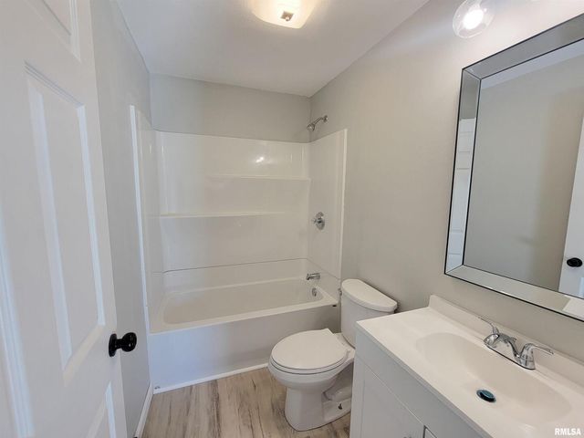 306 Bible Street, Flora, IL 62839