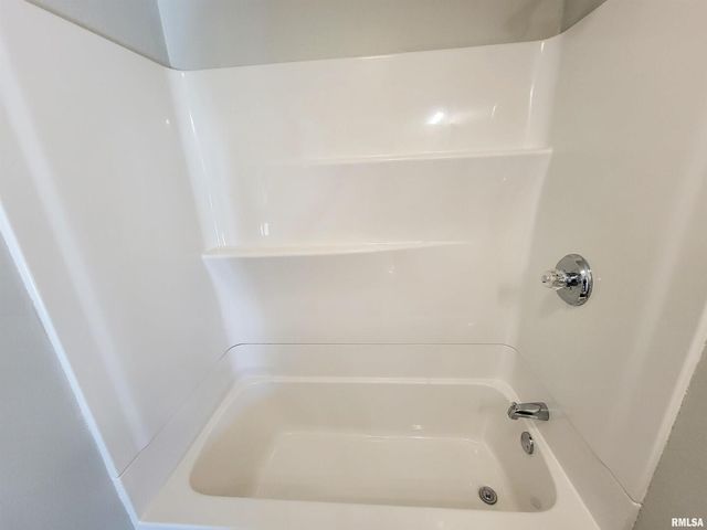 306 Bible Street, Flora, IL 62839