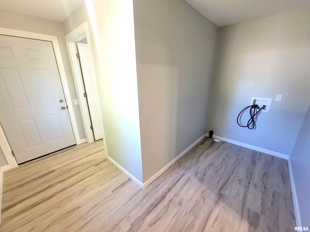 306 Bible Street, Flora, IL 62839