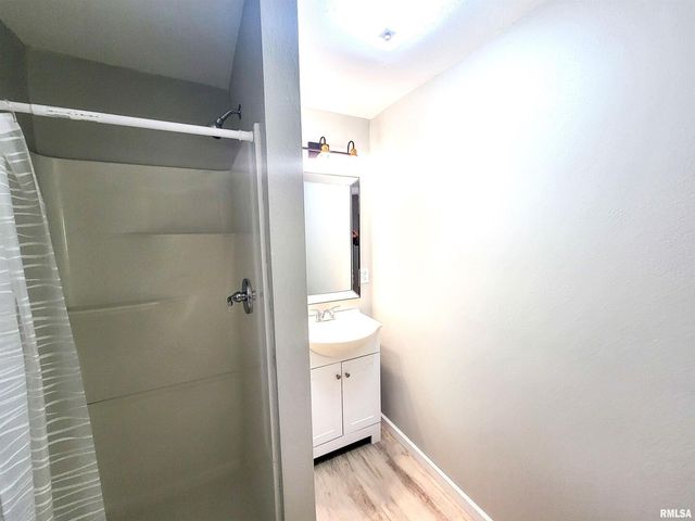 306 Bible Street, Flora, IL 62839