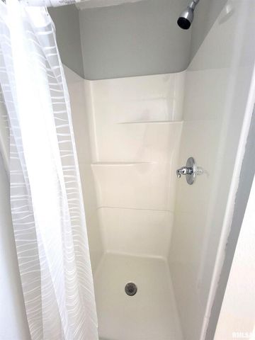 306 Bible Street, Flora, IL 62839