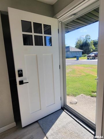 306 Bible Street, Flora, IL 62839