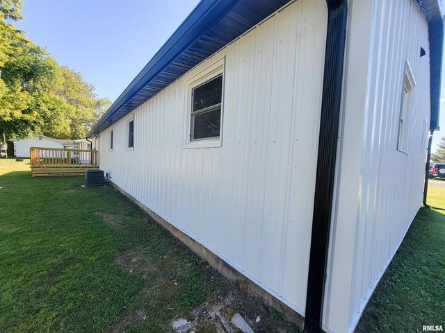 306 Bible Street, Flora, IL 62839