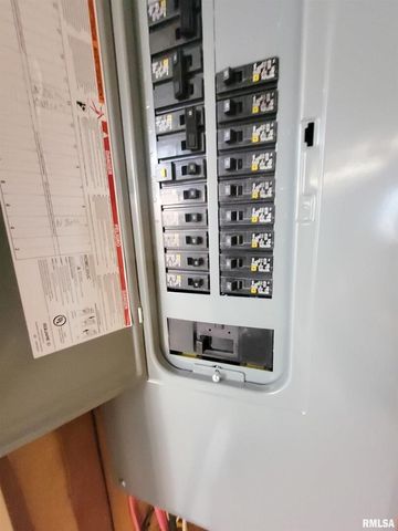 306 Bible Street, Flora, IL 62839