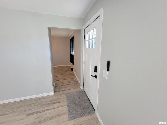 306 Bible Street, Flora, IL 62839