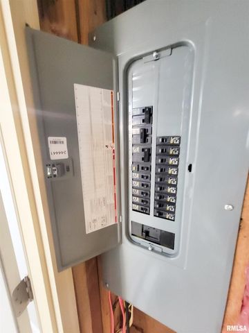 306 Bible Street, Flora, IL 62839