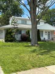 29249 Everett Street, Southfield, MI 48076