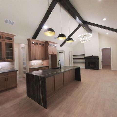 521 Glenwick Drive, Desoto, TX 75115