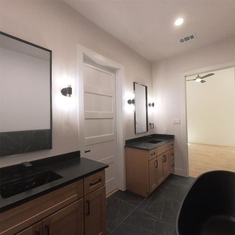 521 Glenwick Drive, Desoto, TX 75115