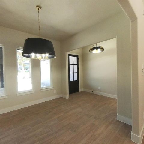 521 Glenwick Drive, Desoto, TX 75115