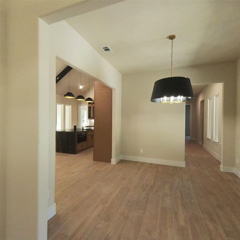 521 Glenwick Drive, Desoto, TX 75115