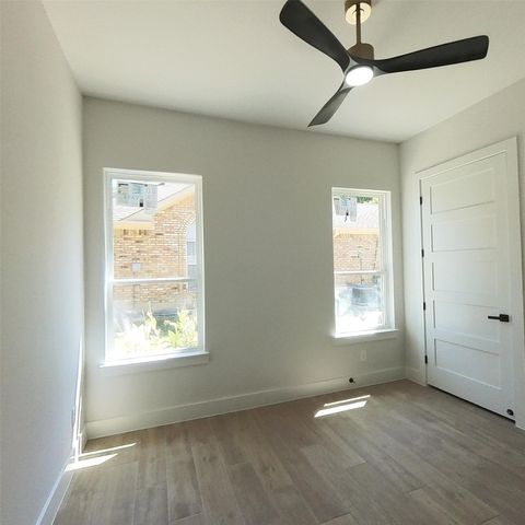 521 Glenwick Drive, Desoto, TX 75115
