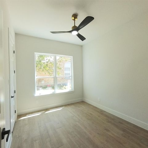 521 Glenwick Drive, Desoto, TX 75115