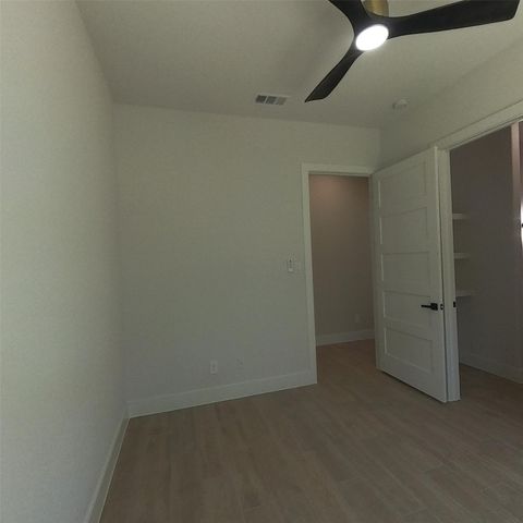 521 Glenwick Drive, Desoto, TX 75115