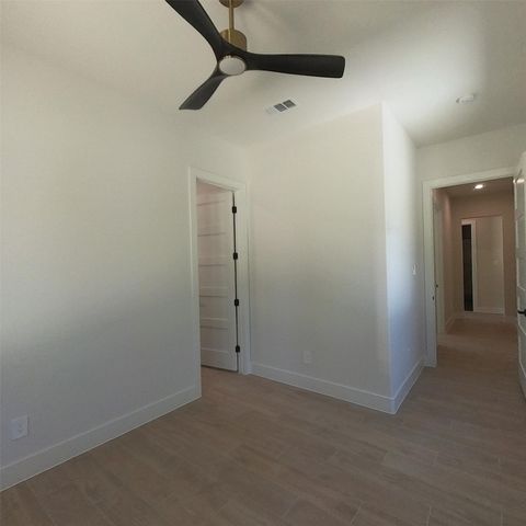 521 Glenwick Drive, Desoto, TX 75115