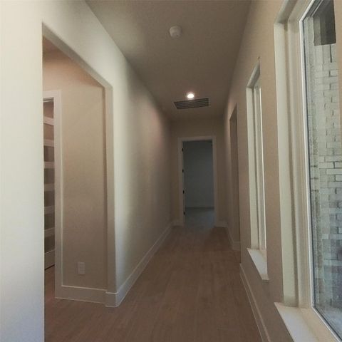 521 Glenwick Drive, Desoto, TX 75115