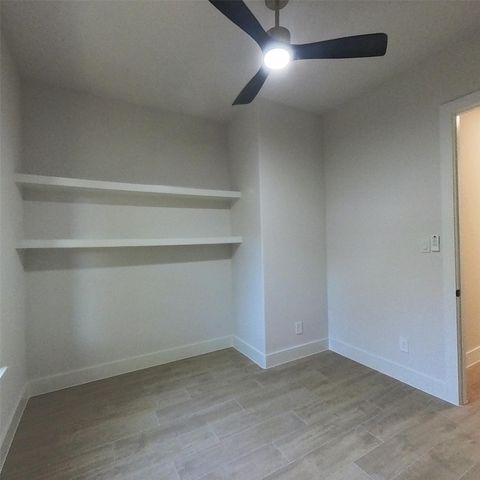 521 Glenwick Drive, Desoto, TX 75115