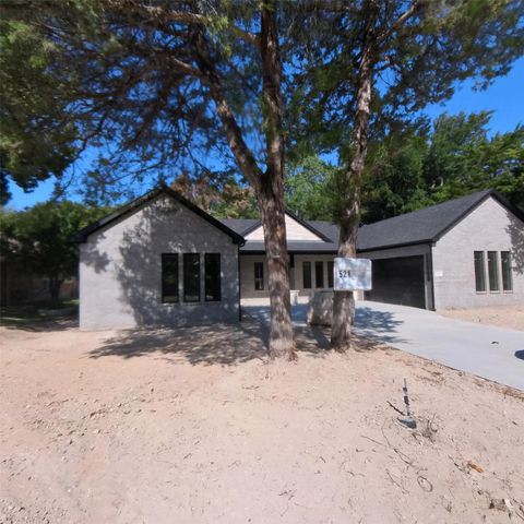 521 Glenwick Drive, Desoto, TX 75115