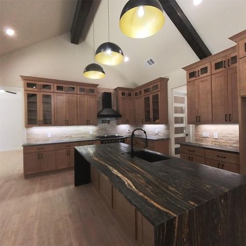 521 Glenwick Drive, Desoto, TX 75115