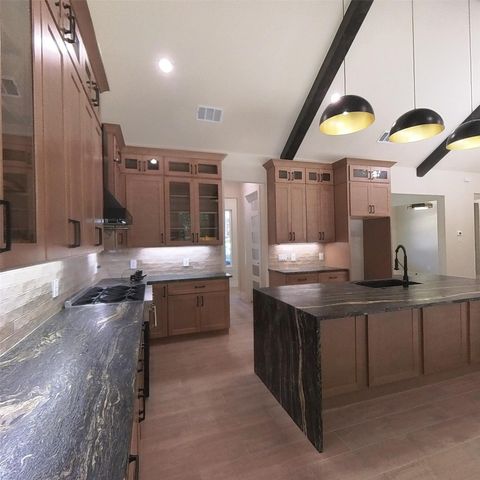 521 Glenwick Drive, Desoto, TX 75115