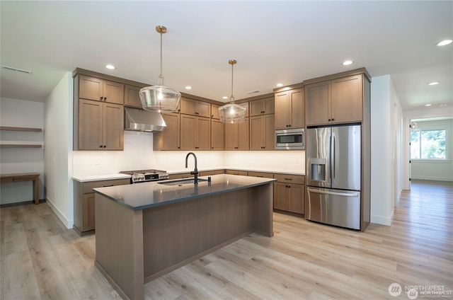2746 Sunset Court, Steilacoom, WA 98388