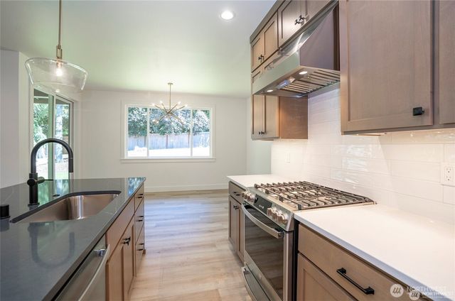 2746 Sunset Court, Steilacoom, WA 98388