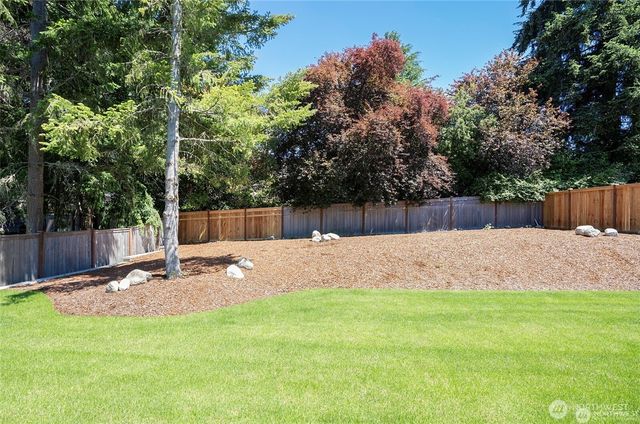 2746 Sunset Court, Steilacoom, WA 98388