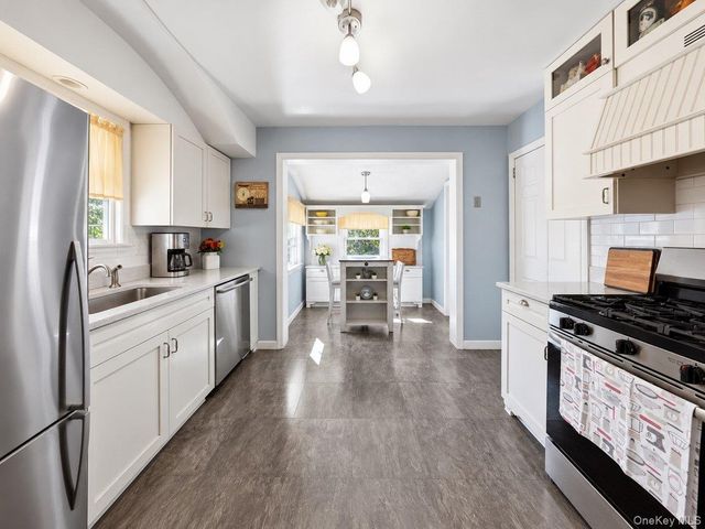 26 Huntington Drive, Yonkers, NY 10704