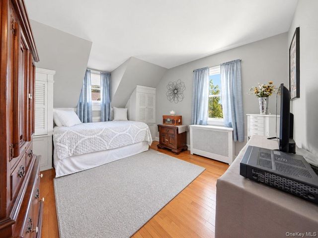 26 Huntington Drive, Yonkers, NY 10704
