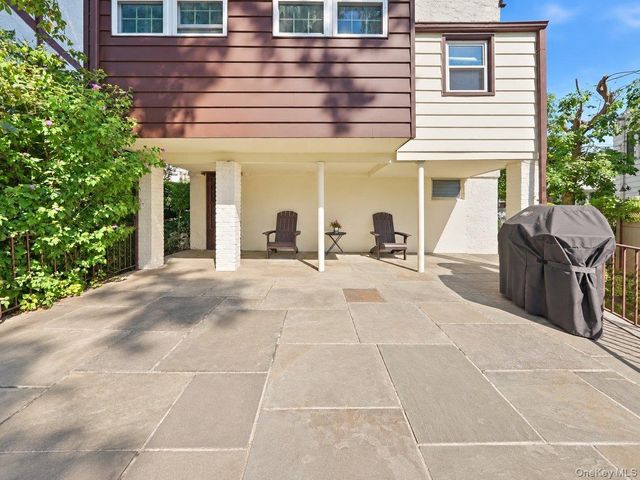 26 Huntington Drive, Yonkers, NY 10704