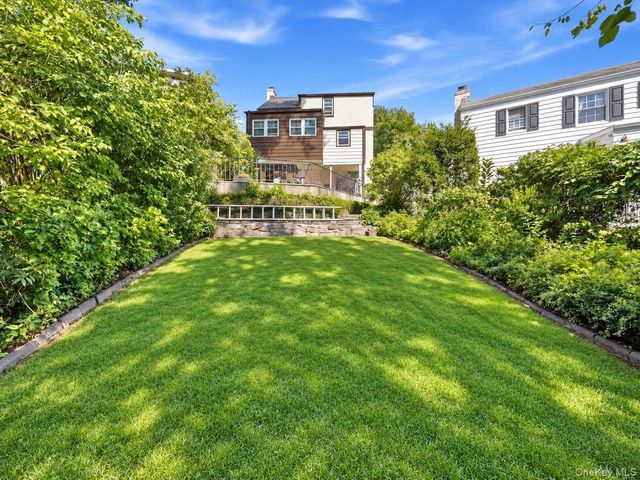 26 Huntington Drive, Yonkers, NY 10704