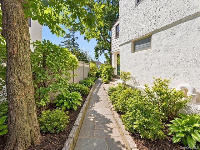 26 Huntington Drive, Yonkers, NY 10704