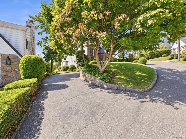 26 Huntington Drive, Yonkers, NY 10704