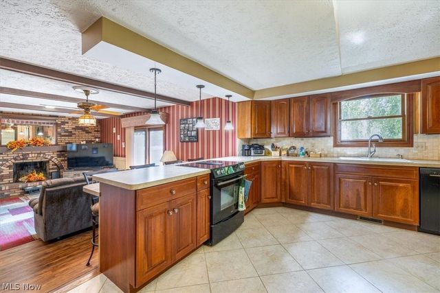 709 Oakhurst Drive, Amherst, OH 44001