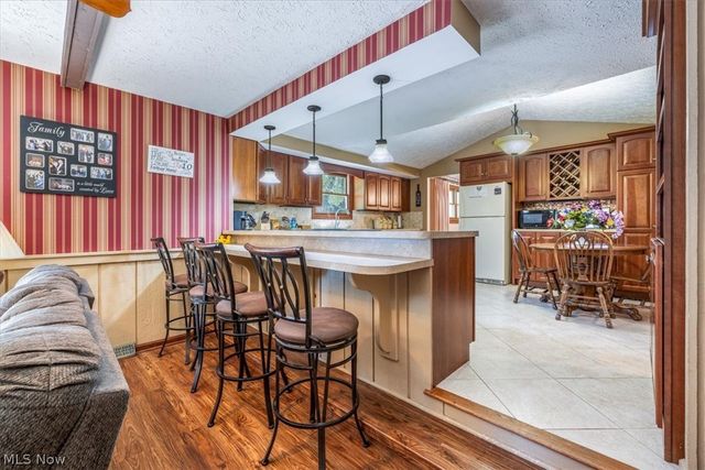 709 Oakhurst Drive, Amherst, OH 44001