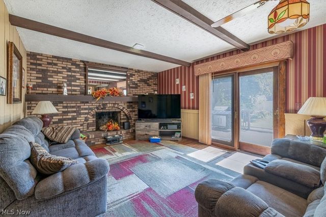 709 Oakhurst Drive, Amherst, OH 44001