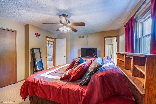 709 Oakhurst Drive, Amherst, OH 44001