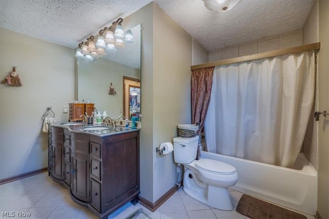 709 Oakhurst Drive, Amherst, OH 44001