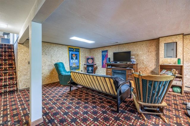 709 Oakhurst Drive, Amherst, OH 44001