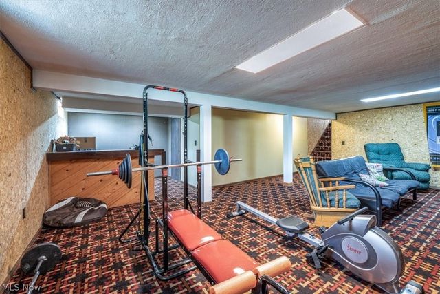 709 Oakhurst Drive, Amherst, OH 44001