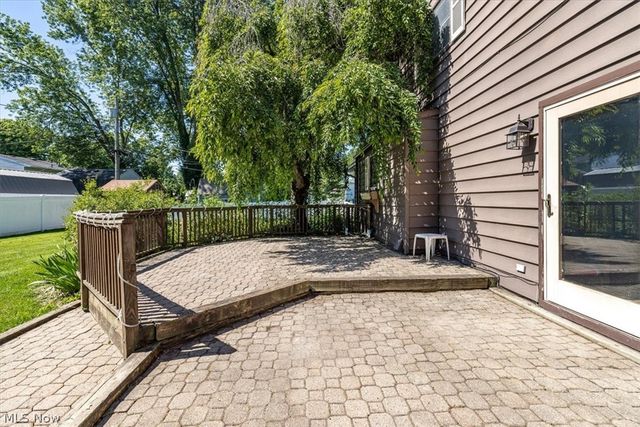 709 Oakhurst Drive, Amherst, OH 44001