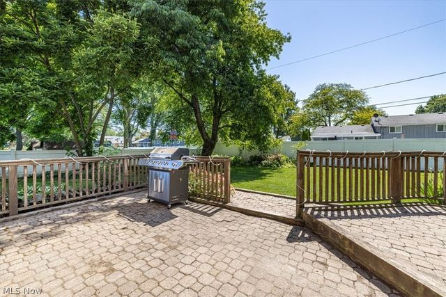 709 Oakhurst Drive, Amherst, OH 44001