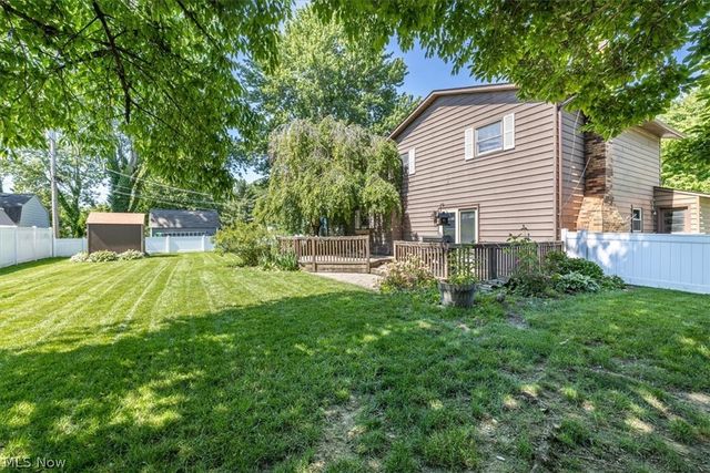709 Oakhurst Drive, Amherst, OH 44001
